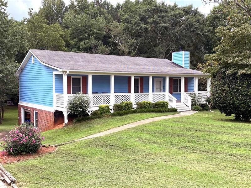 Property Photo: 1615 Peachtree Circle GA 30043