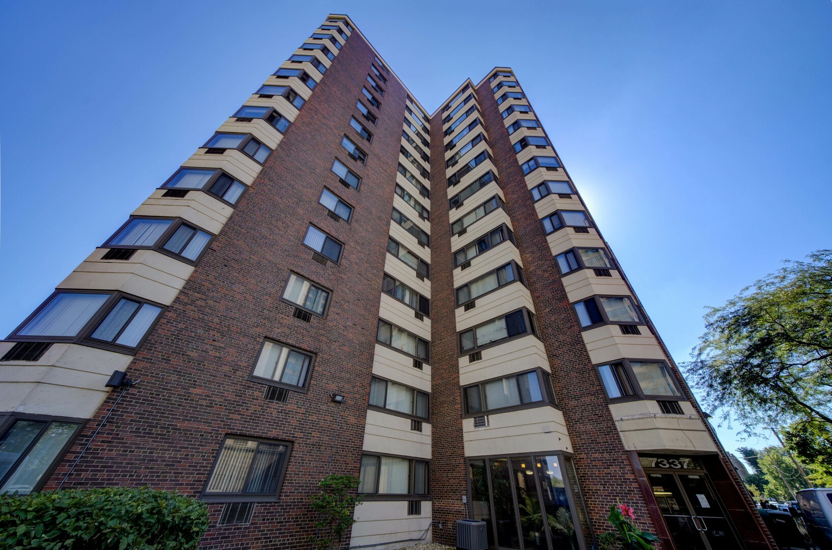 Property Photo: 7337 S South Shore Drive 1224 IL 60649