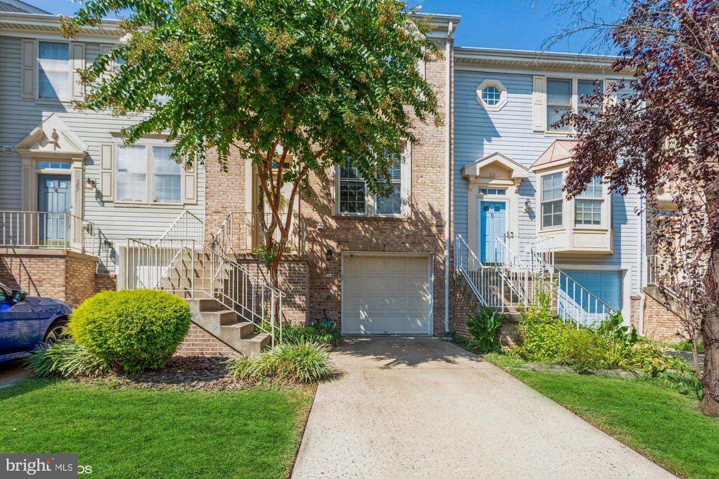 Property Photo: 509 Herndon Woods Court VA 20170