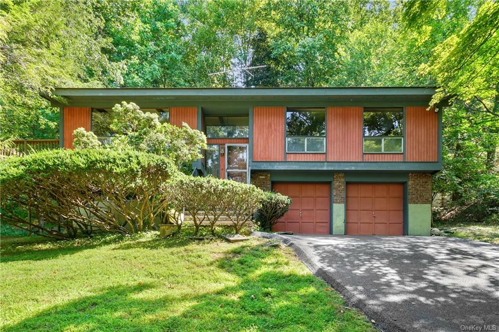 Property Photo:  222 Lakeview Court  NY 10541 