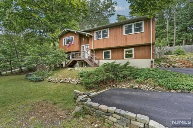 Property Photo:  40 Sleepy Hollow Road  NJ 07821 