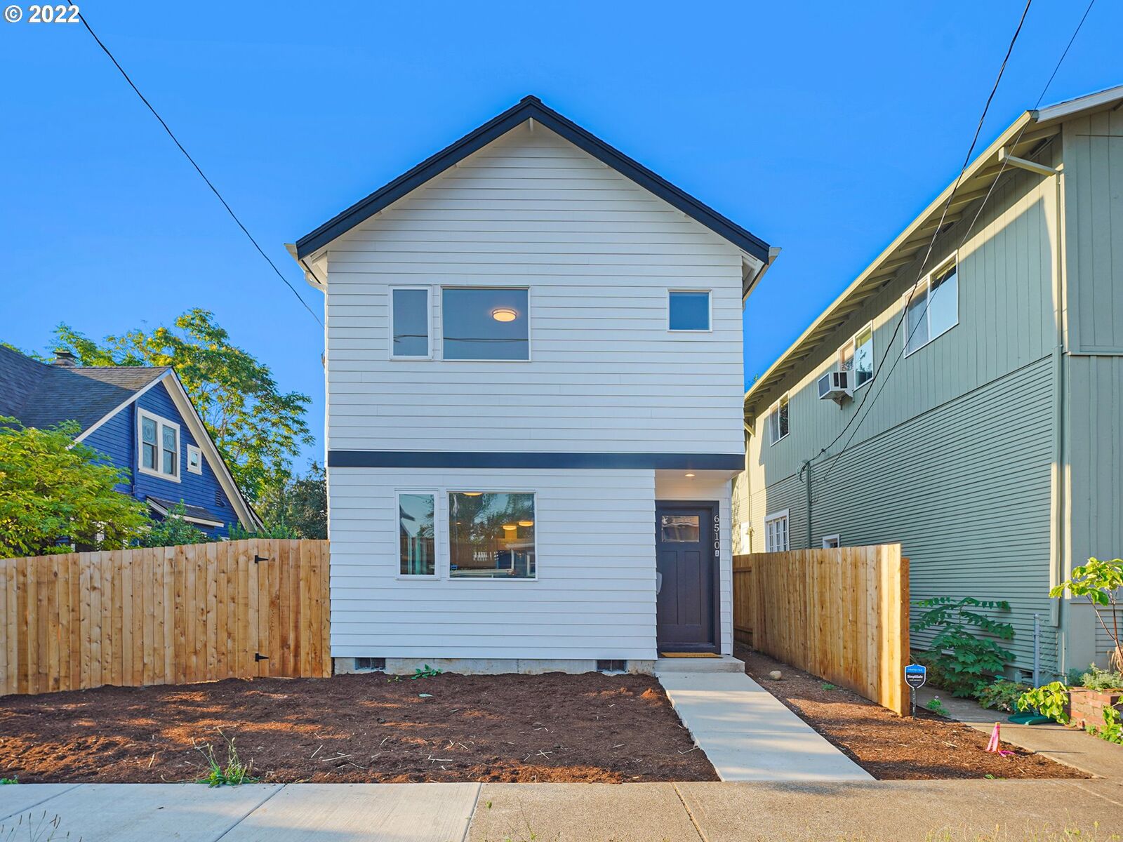 Property Photo:  6510 SE Reedway St A  OR 97206 