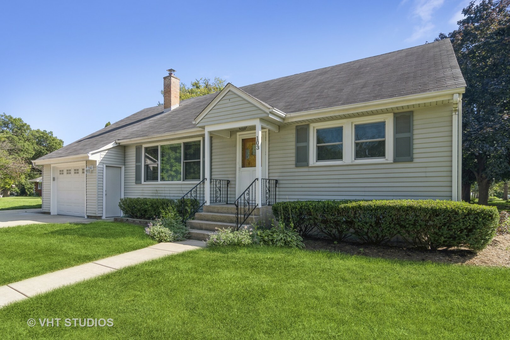 Property Photo:  103 Swain Street  IL 60119 