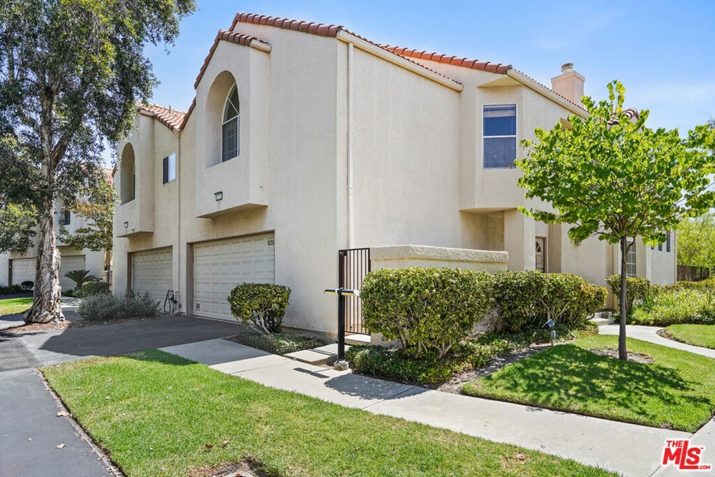 Property Photo:  11312 Old Ranch Circle  CA 91311 