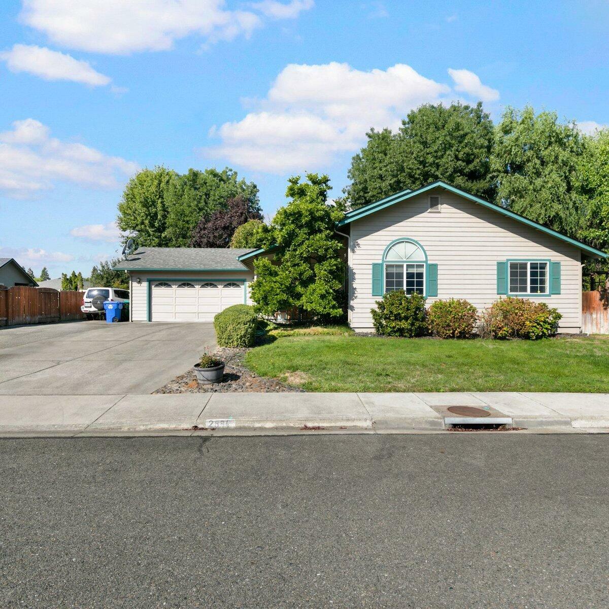 2884 Galaxy Way  Grants Pass OR 97527 photo