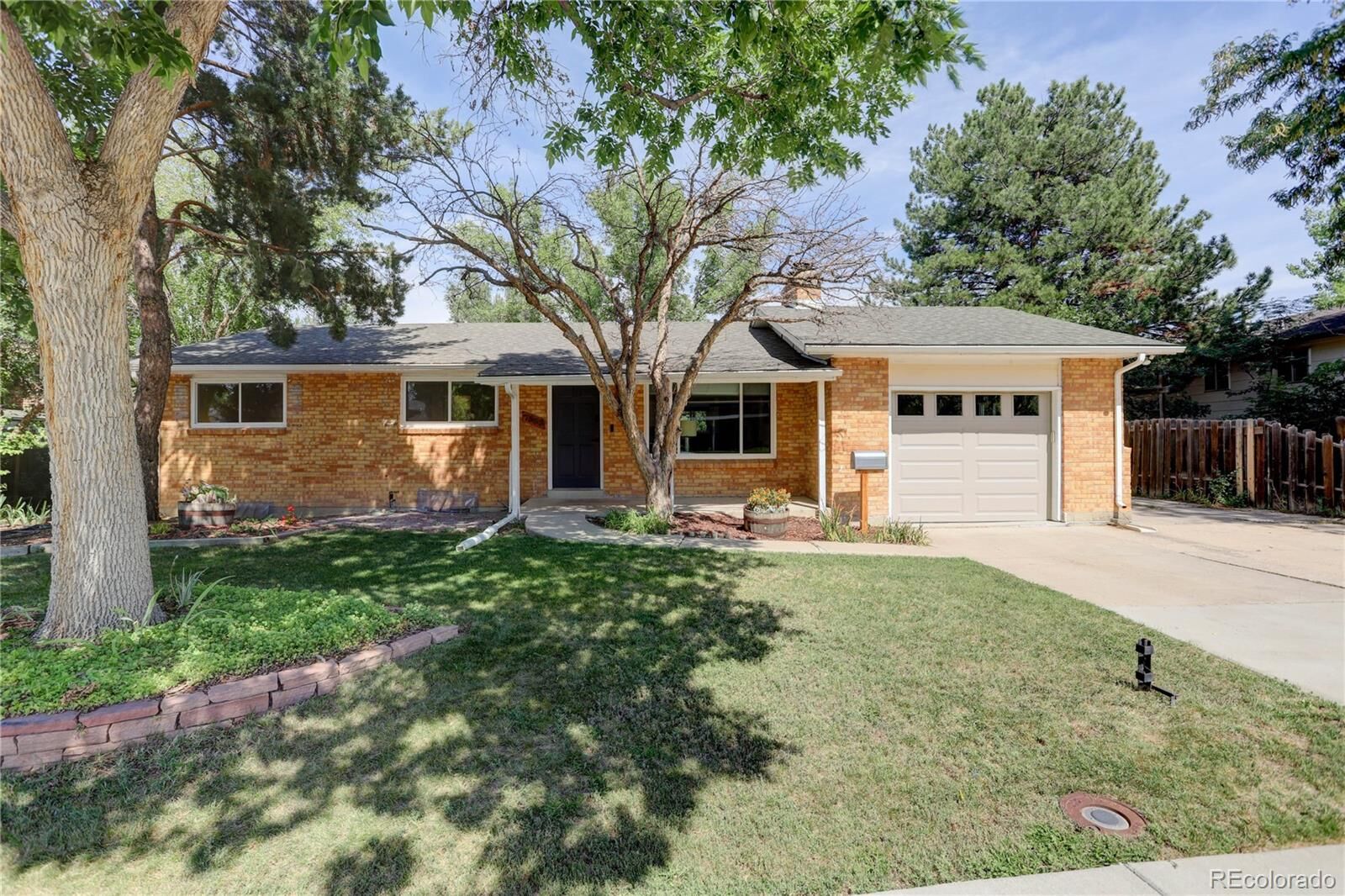 Property Photo: 7553 E Costilla Boulevard CO 80112