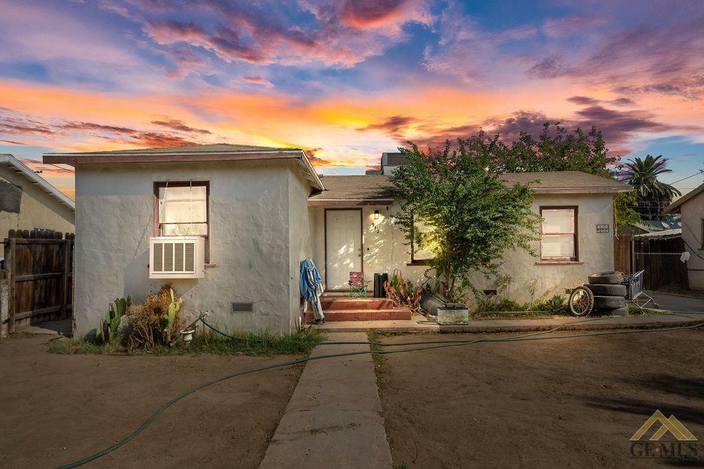 Property Photo:  912 Jeffrey Street  CA 93305 