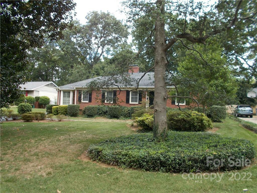 Property Photo:  5447 Topping Place  NC 28209 