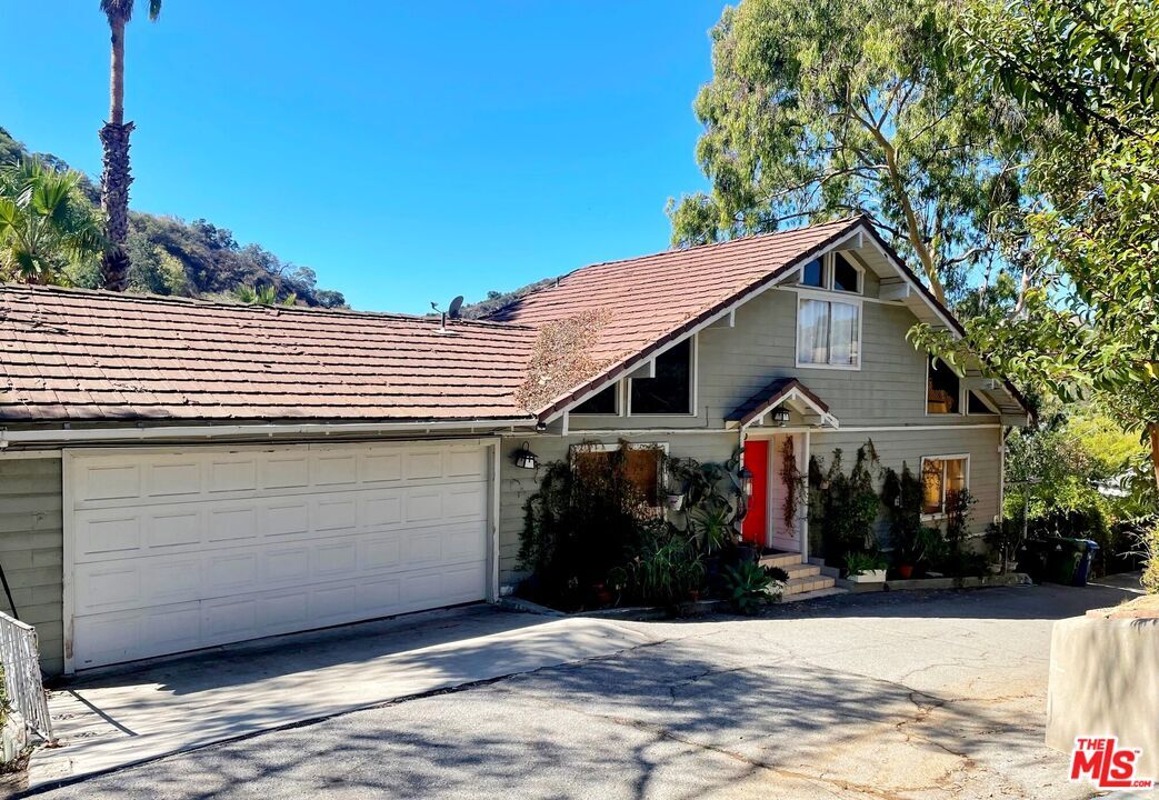 Property Photo:  2776   Laurel Canyon Pl  CA 90046 
