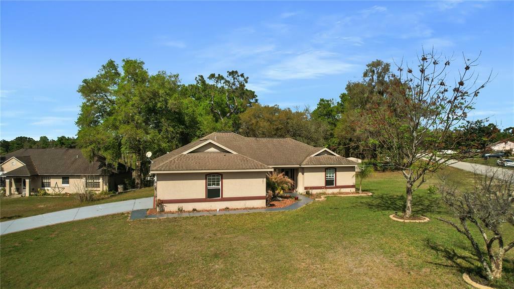 Property Photo:  301 Emerald Court Place  FL 34472 