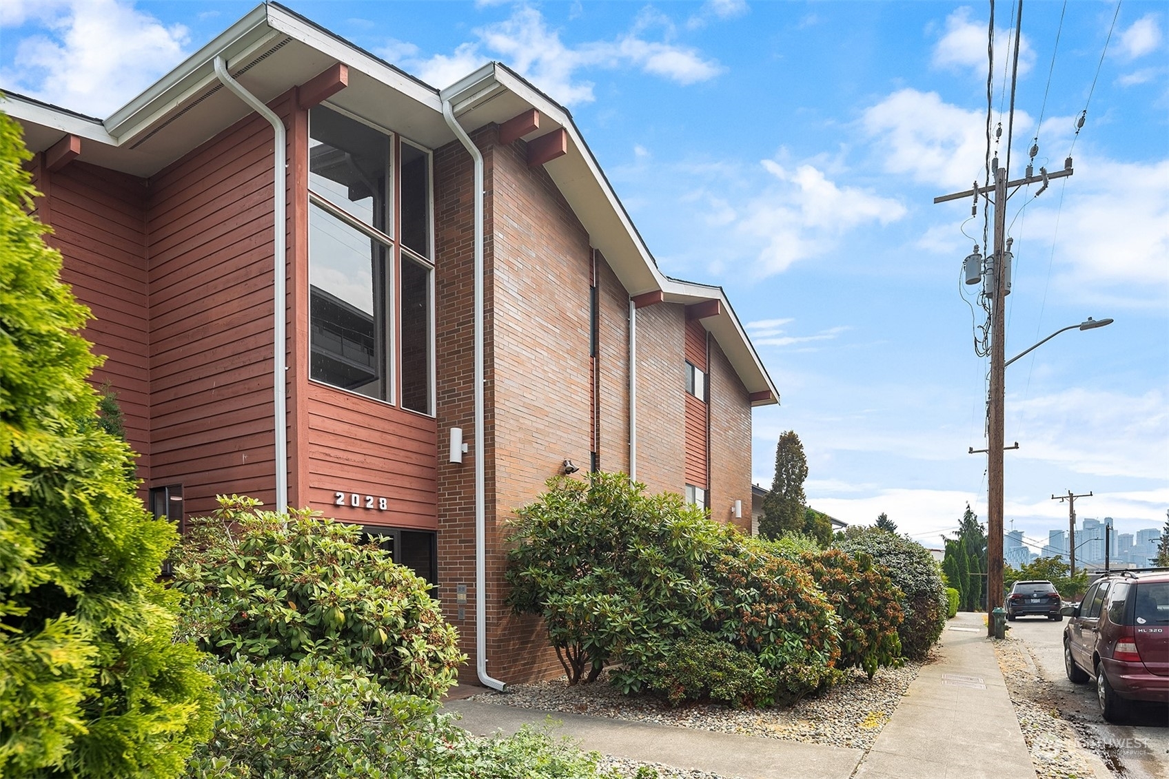 Property Photo:  2028 Waverly Place N 301  WA 98109 