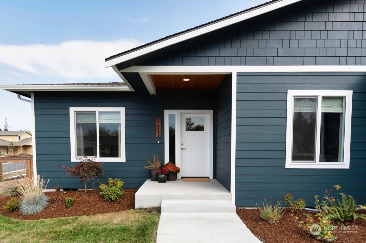 Property Photo:  1411 Rook Drive  WA 98362 