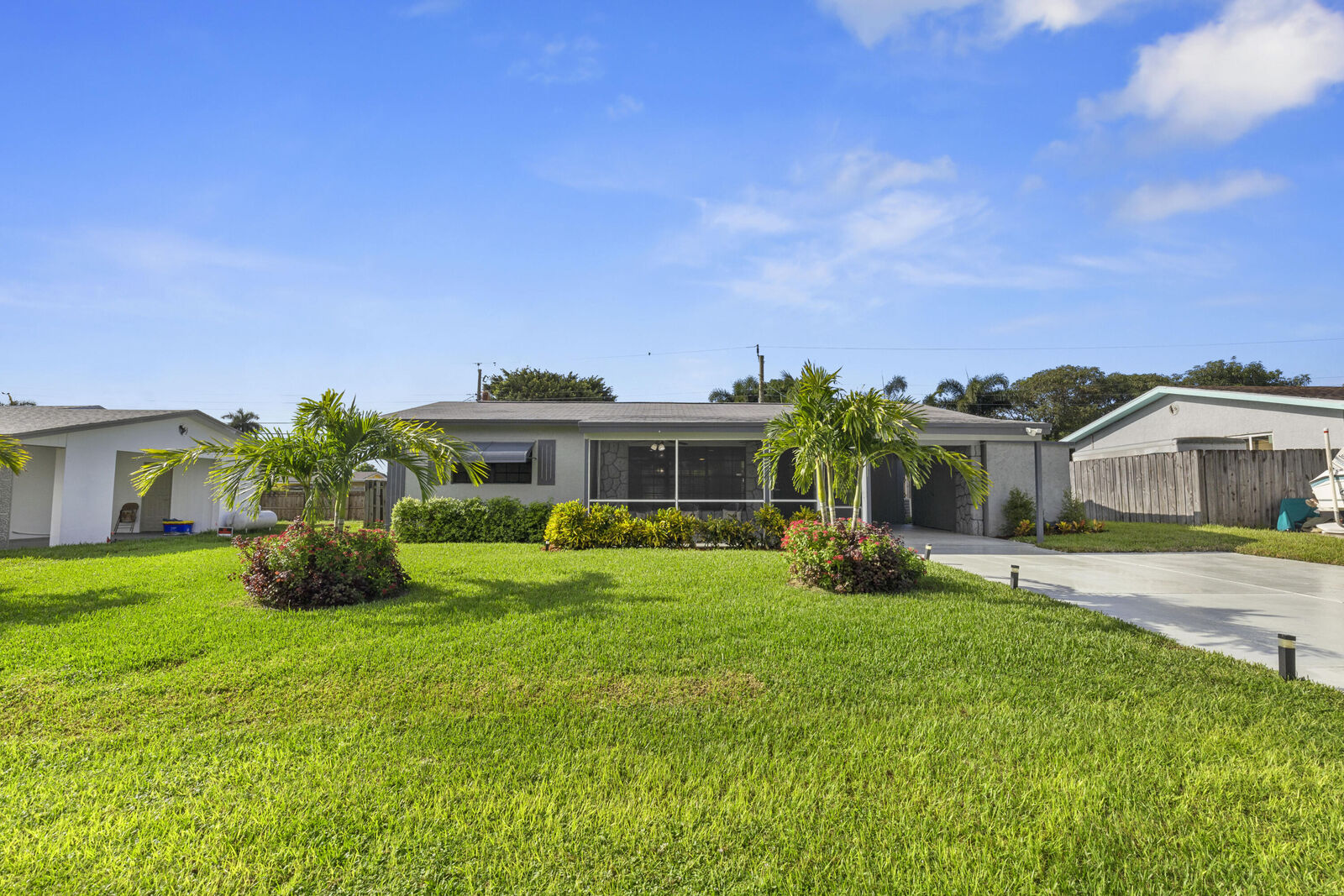 Property Photo: 414 SW 8th Avenue FL 33435