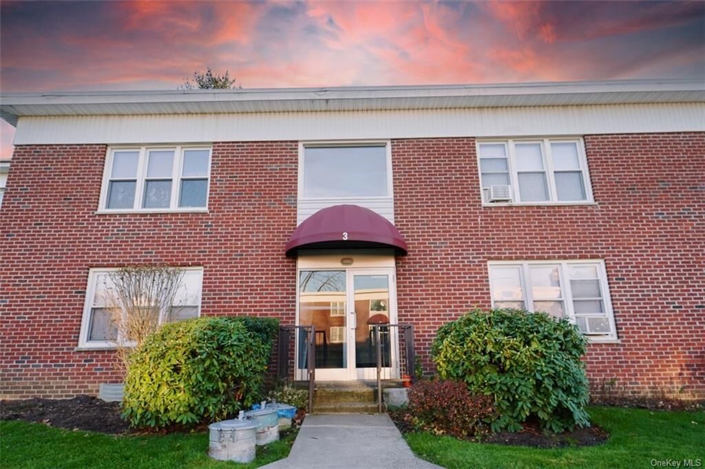 Property Photo:  3 Winchester Avenue 2A  NY 10710 