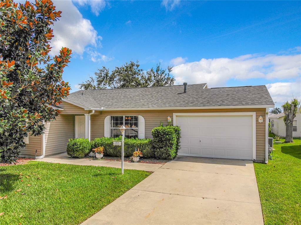 Property Photo:  17353 SE 76th Flintlock Terrace  FL 32162 