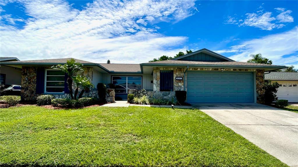 Property Photo: 6928 Pin Cherry Lane FL 34668