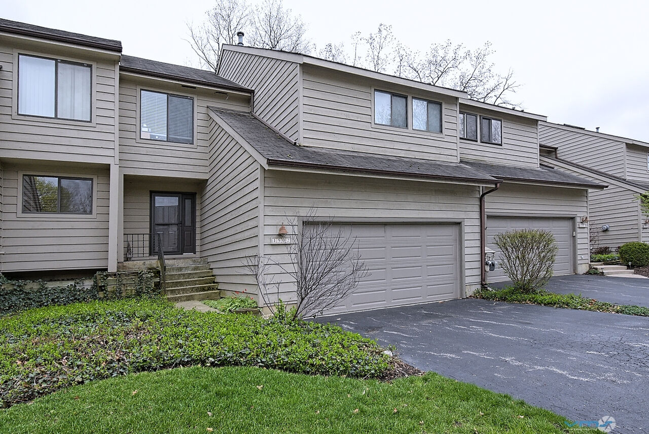 Property Photo: 1502 Kirkwood Drive IL 60134