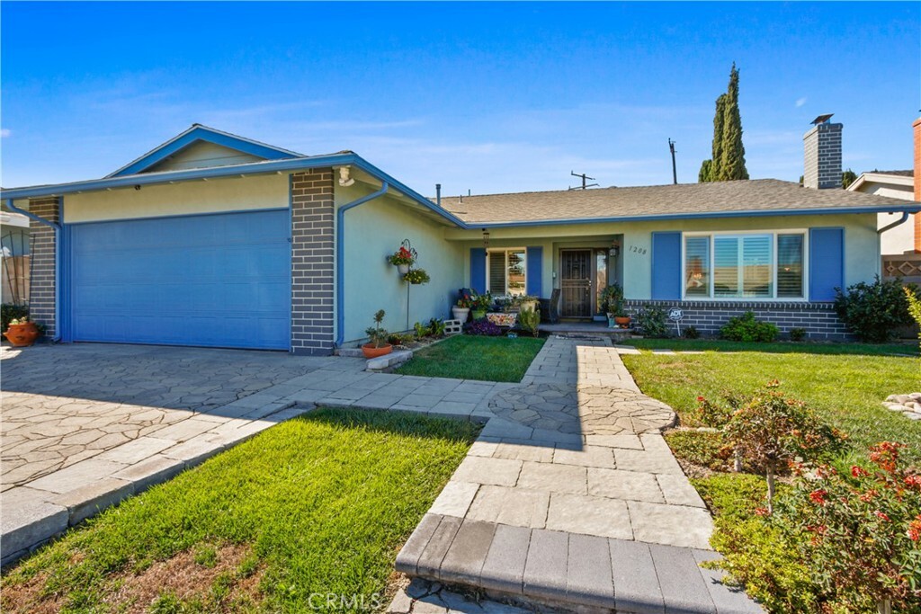 Property Photo:  1208 E Chalynn Avenue  CA 92866 