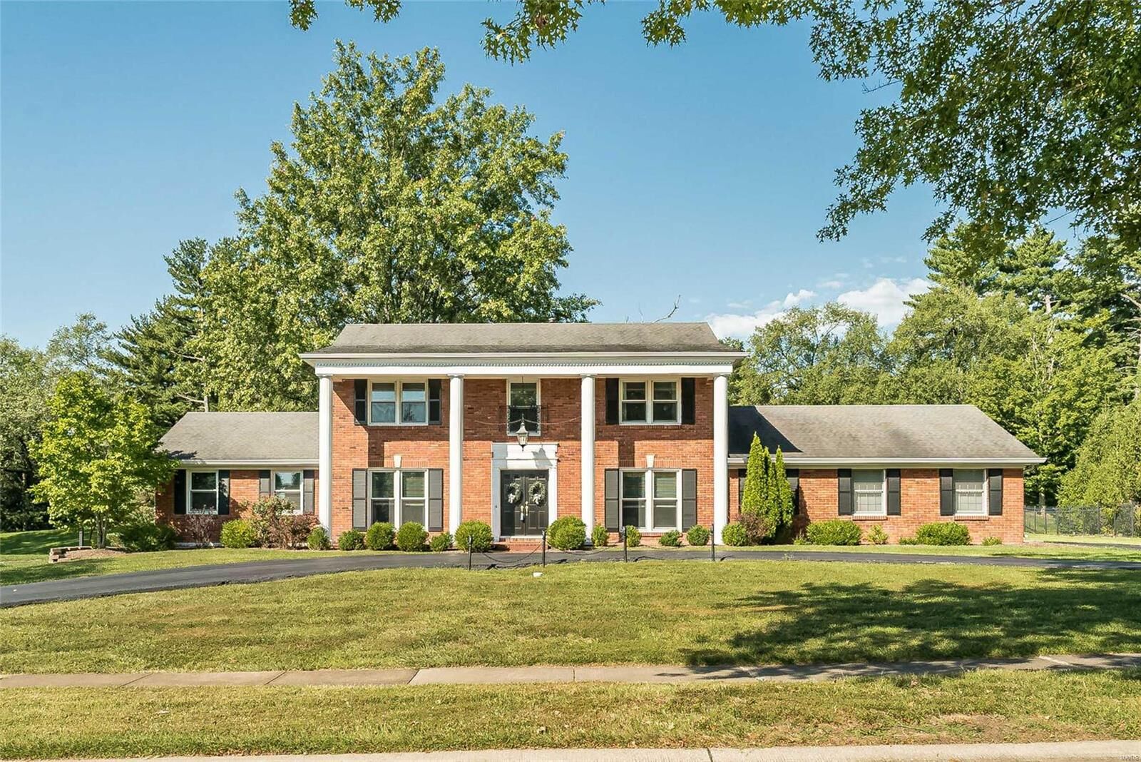 Property Photo:  323 Ladue Lake Drive  MO 63141 