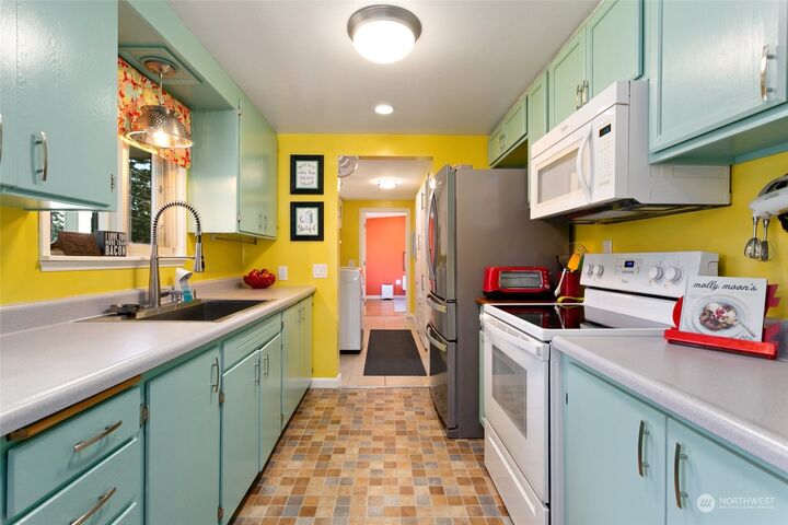 Property Photo:  20113 13th Avenue S  WA 98198 