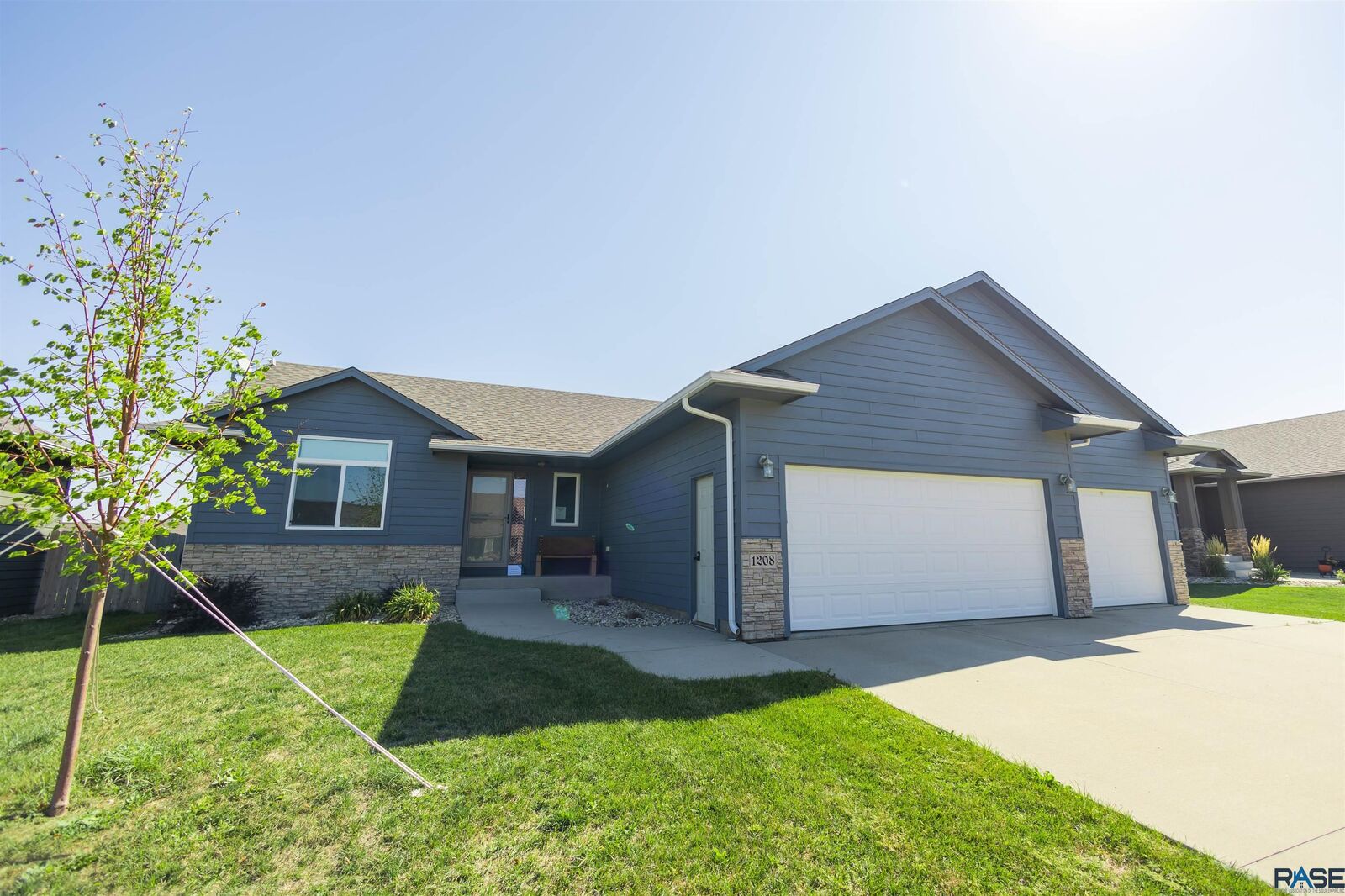 Property Photo: 1208 S Keva Ave SD 57106