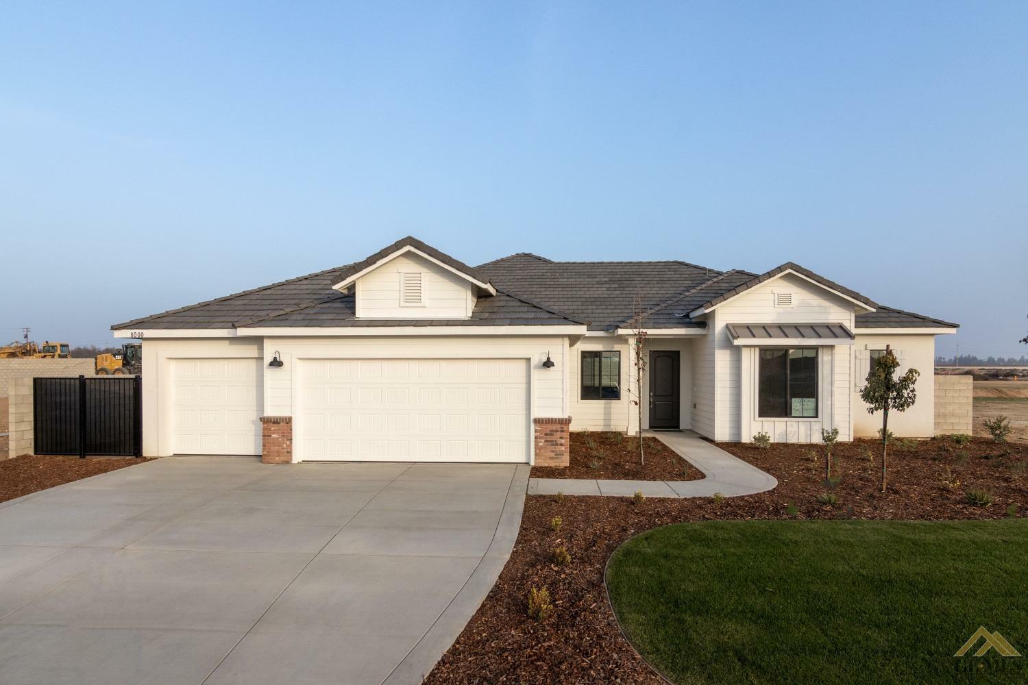 Property Photo:  8000 Ruthburg Drive  CA 93314 