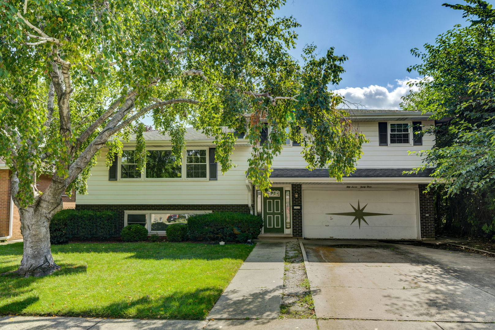 Property Photo: 5733 Rose Court IL 60163