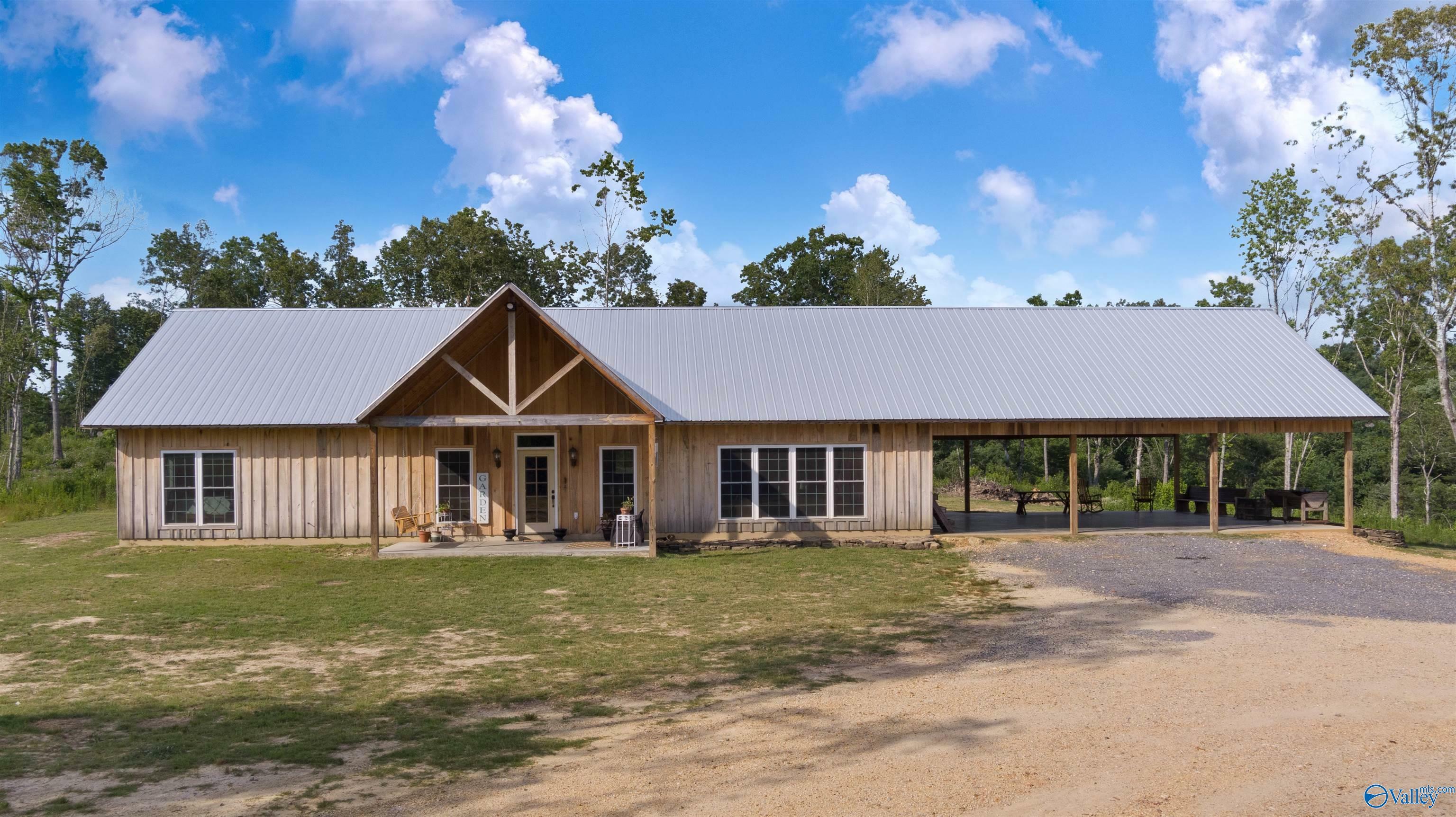 Property Photo:  318 County Road 281  AL 35967 