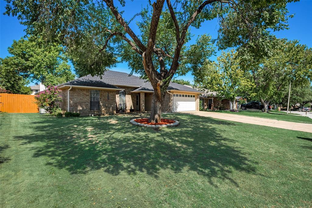 Property Photo: 1507 Stratford Drive TX 76063