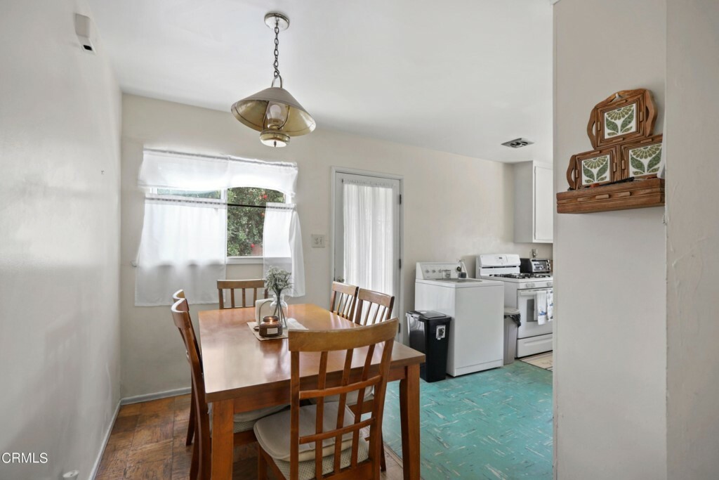 Property Photo:  331 Lucada Street  CA 93060 