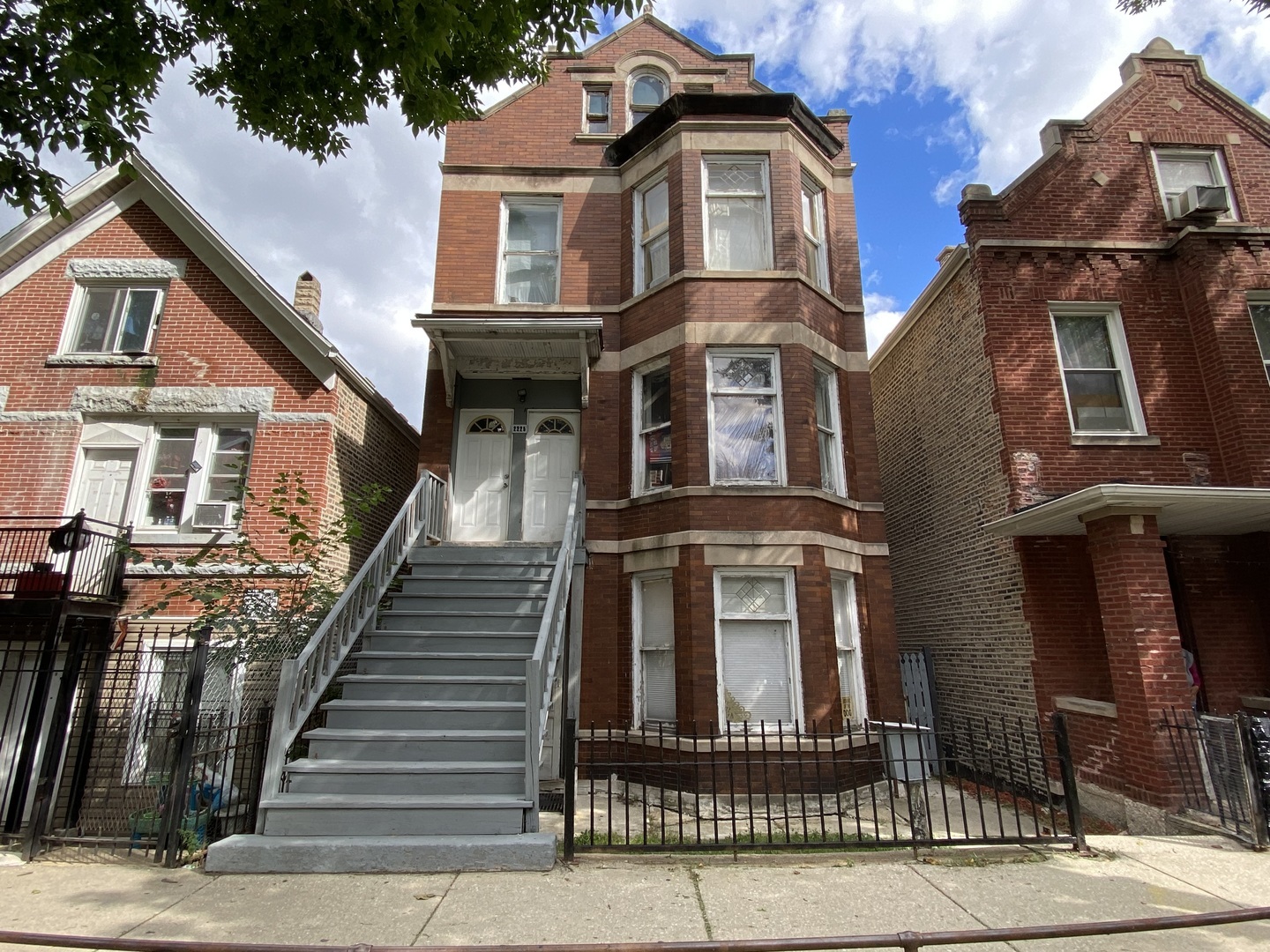 Property Photo:  2225 S Whipple Street  IL 60623 