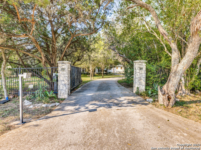 Property Photo:  216 Hill Country Ln  TX 78232 