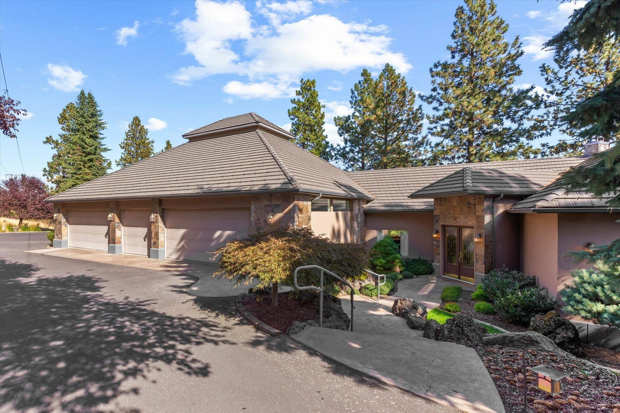 Property Photo: 8710 N Northview Rd WA 99208-8865