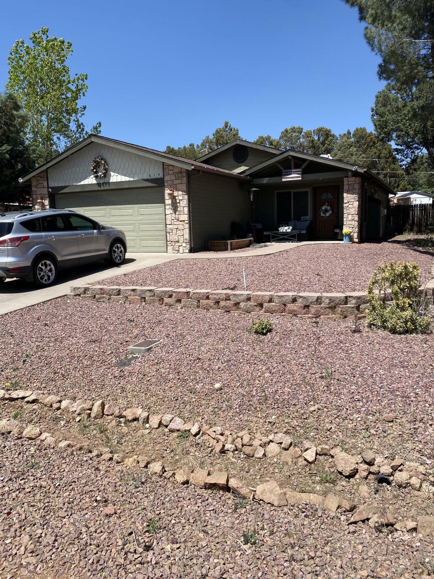 Property Photo:  614 W Colt Circle  AZ 85541 