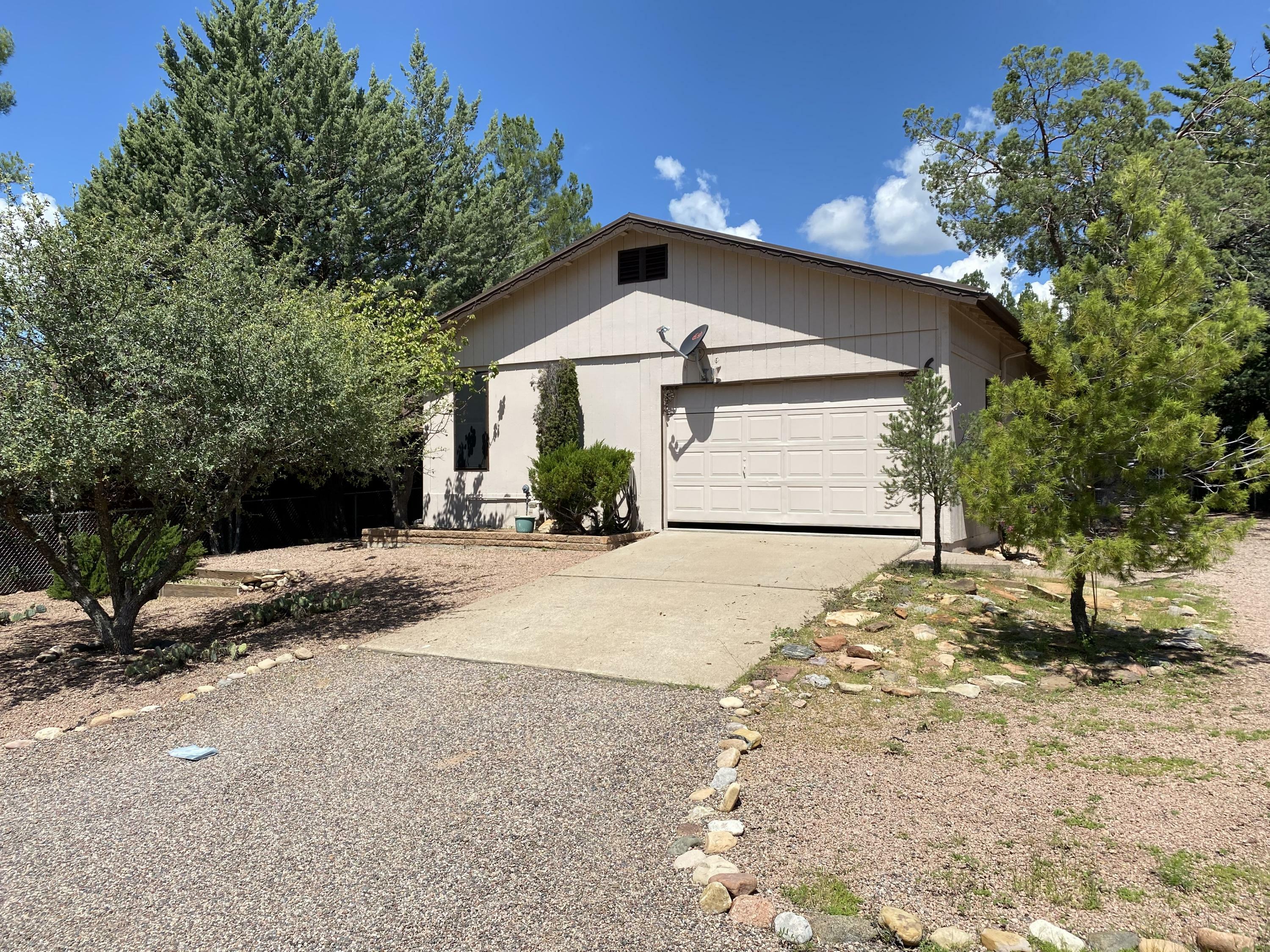 Property Photo:  606 N Luzern Circle  AZ 85541 