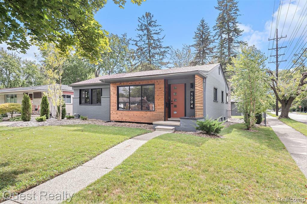 Property Photo:  1204 Woodlawn  MI 48073 2827 