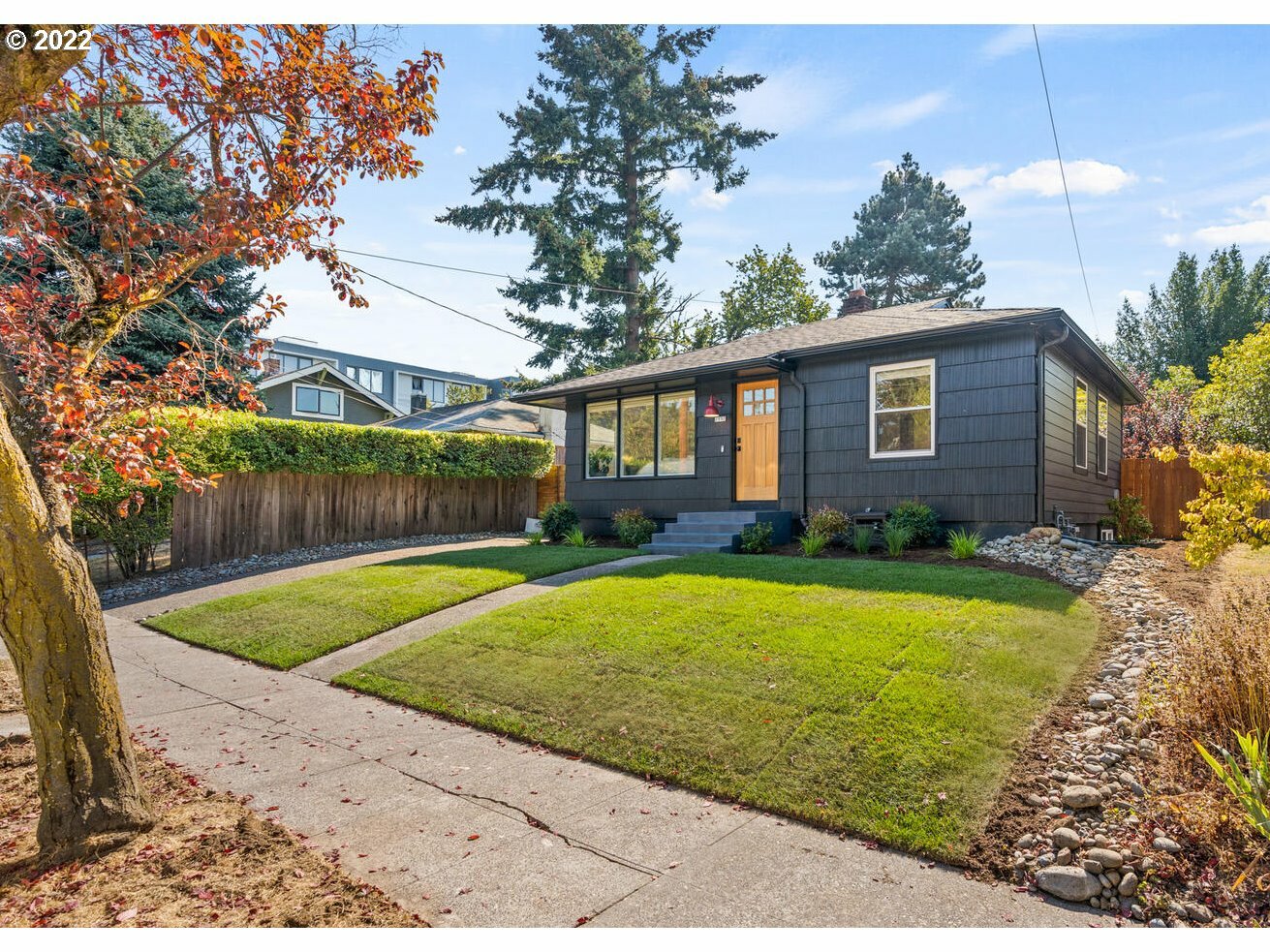 Property Photo: 1550 N Webster St OR 97217