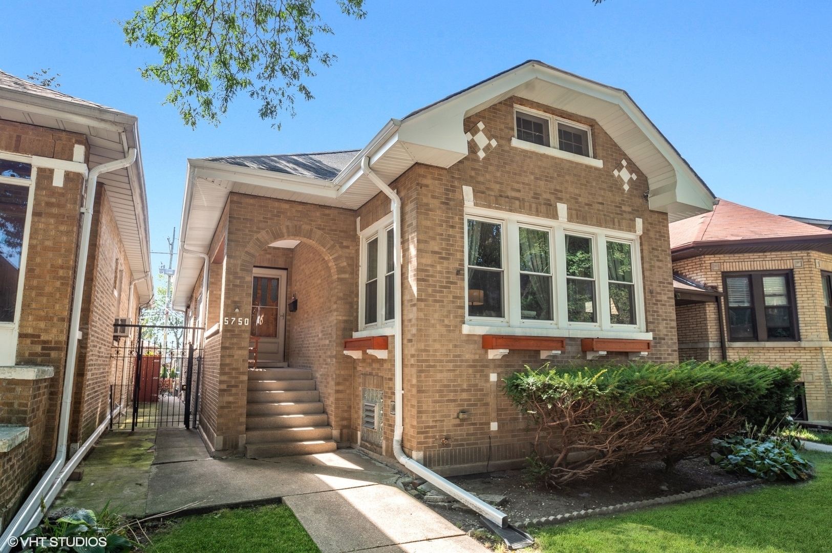 5750 N Fairfield Avenue  Chicago IL 60659 photo