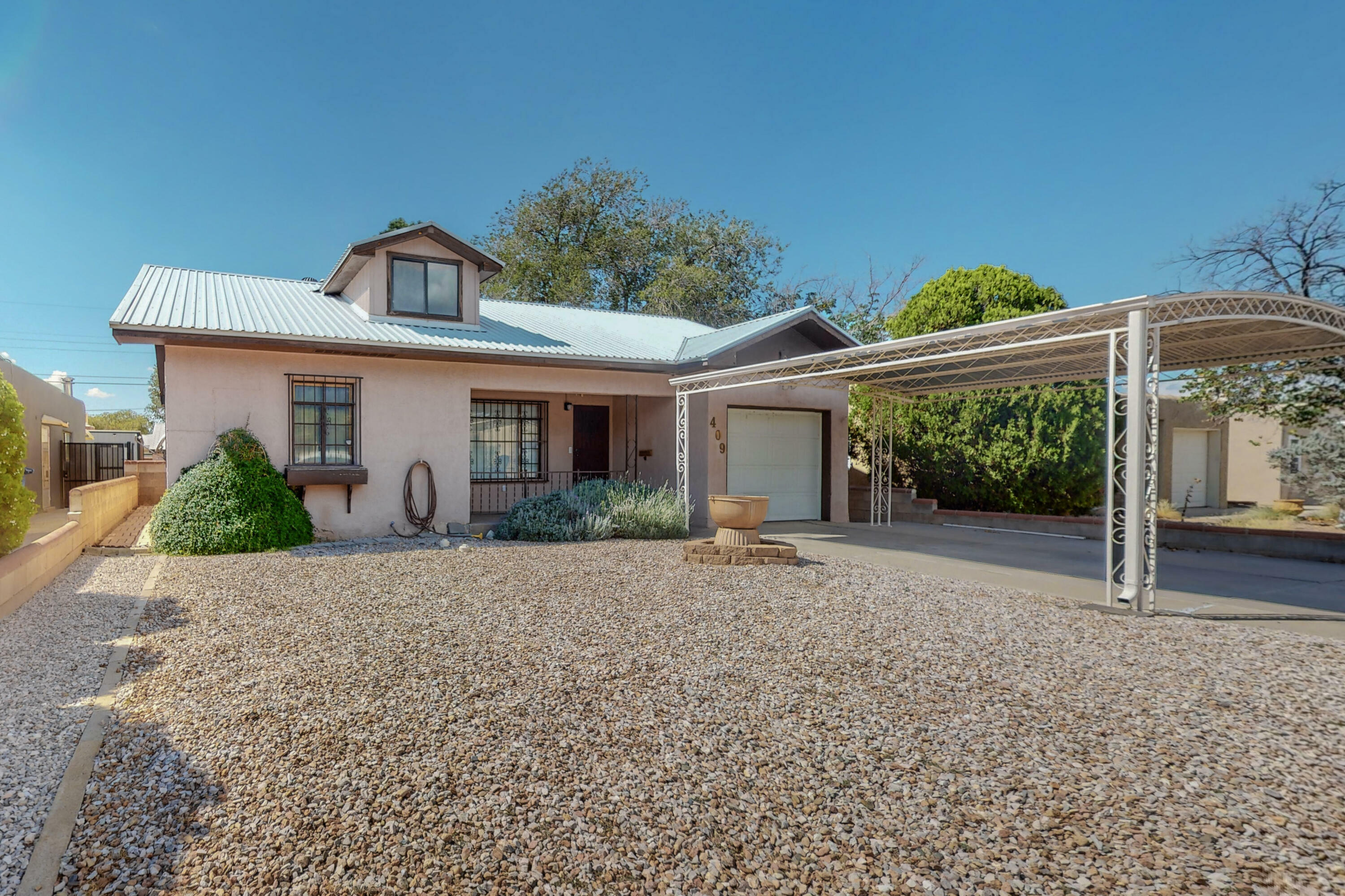 Property Photo:  409 Valencia Drive NE  NM 87108 