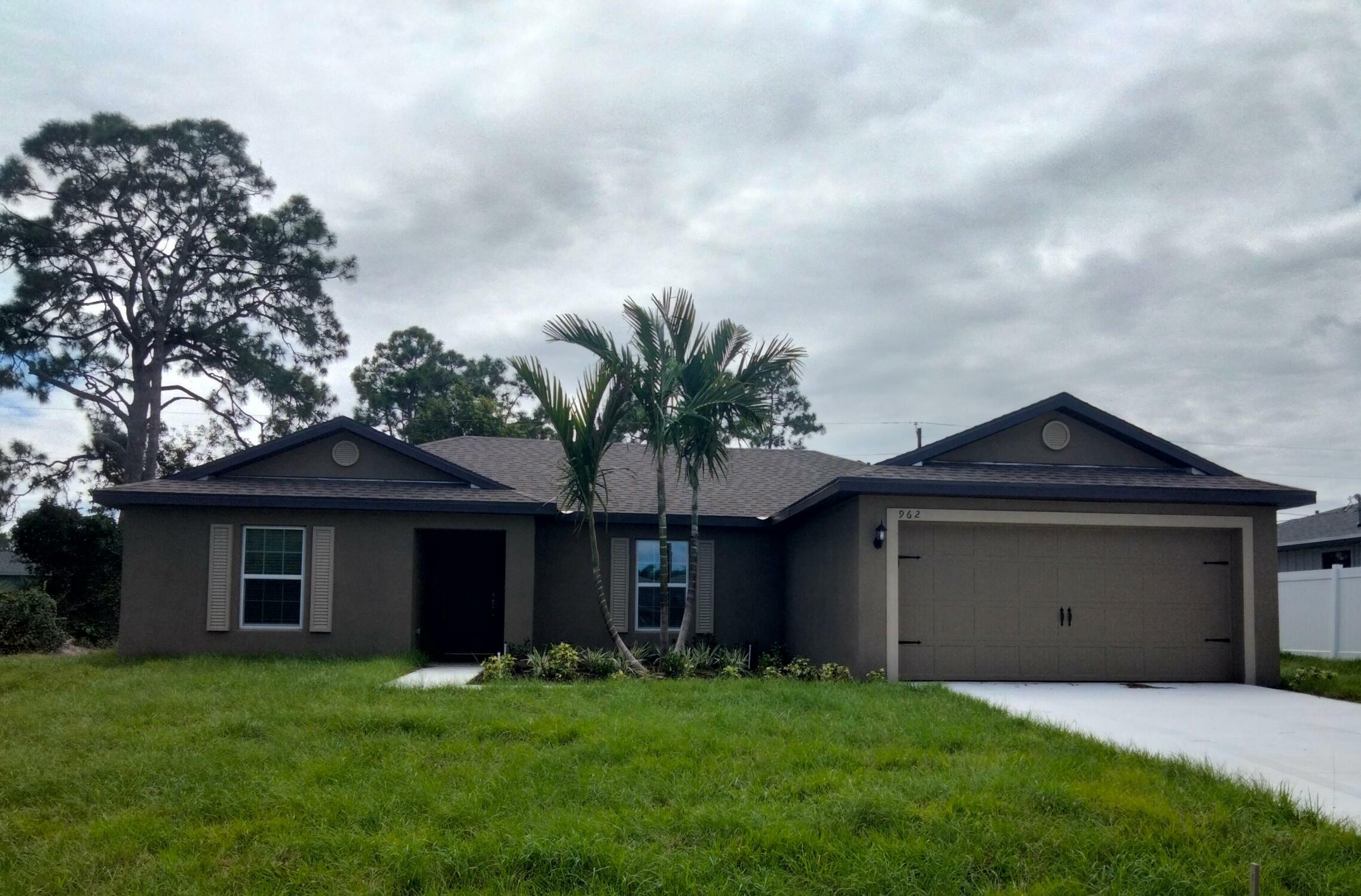 Property Photo:  962 SE Candle Avenue  FL 34983 