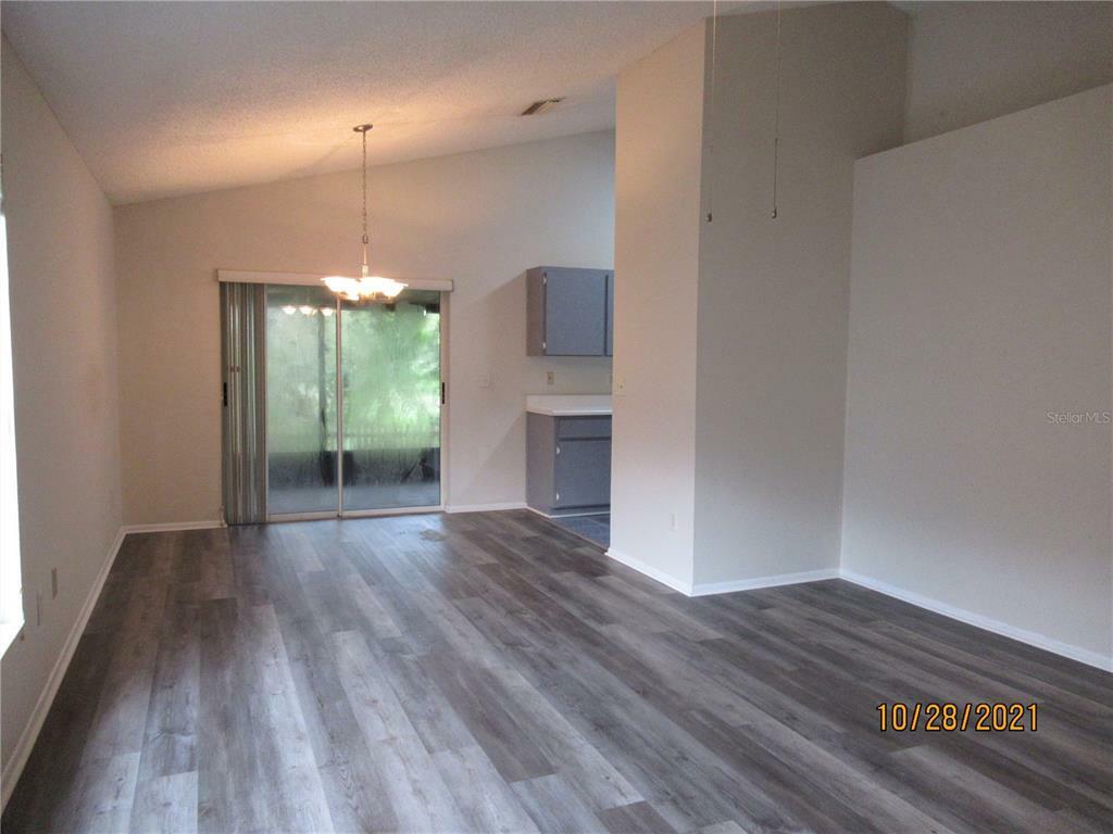 Property Photo:  1411 Mohrlake Drive  FL 33511 