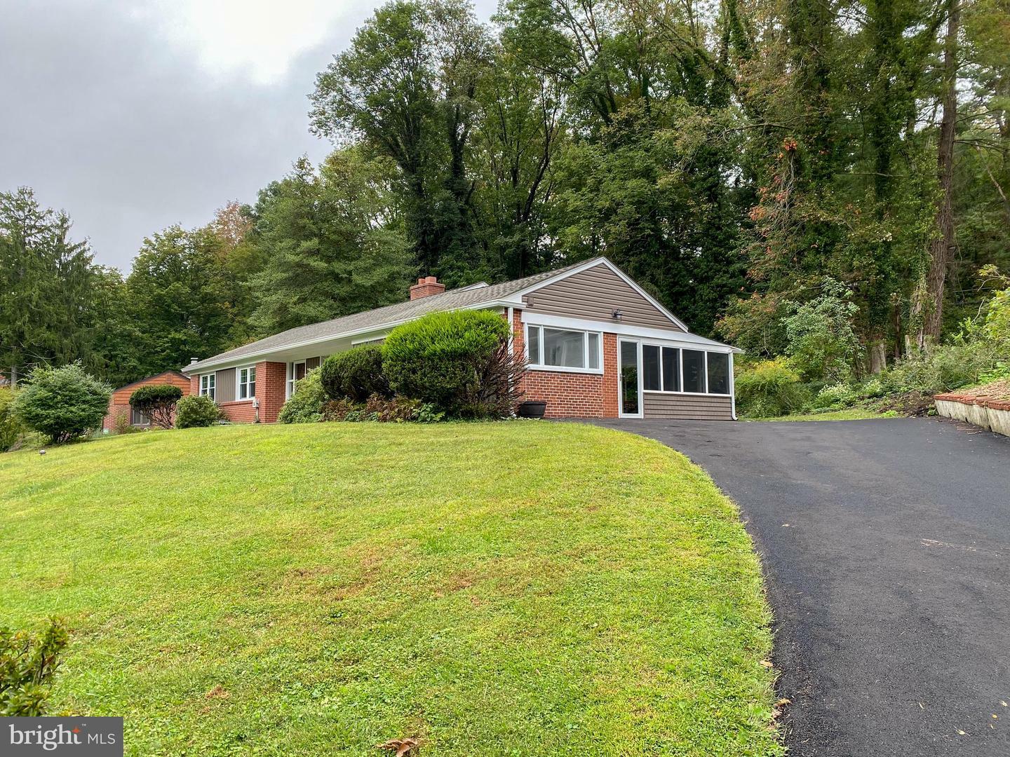 Property Photo:  1061 N Ridley Creek Road  PA 19063 