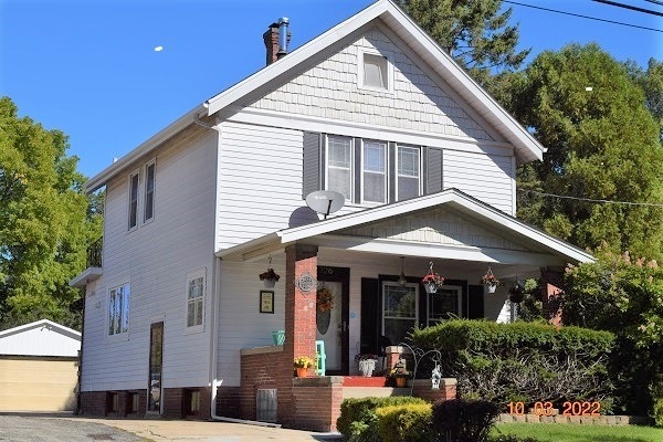 Property Photo: 326 W Ridgeland Avenue IL 60085