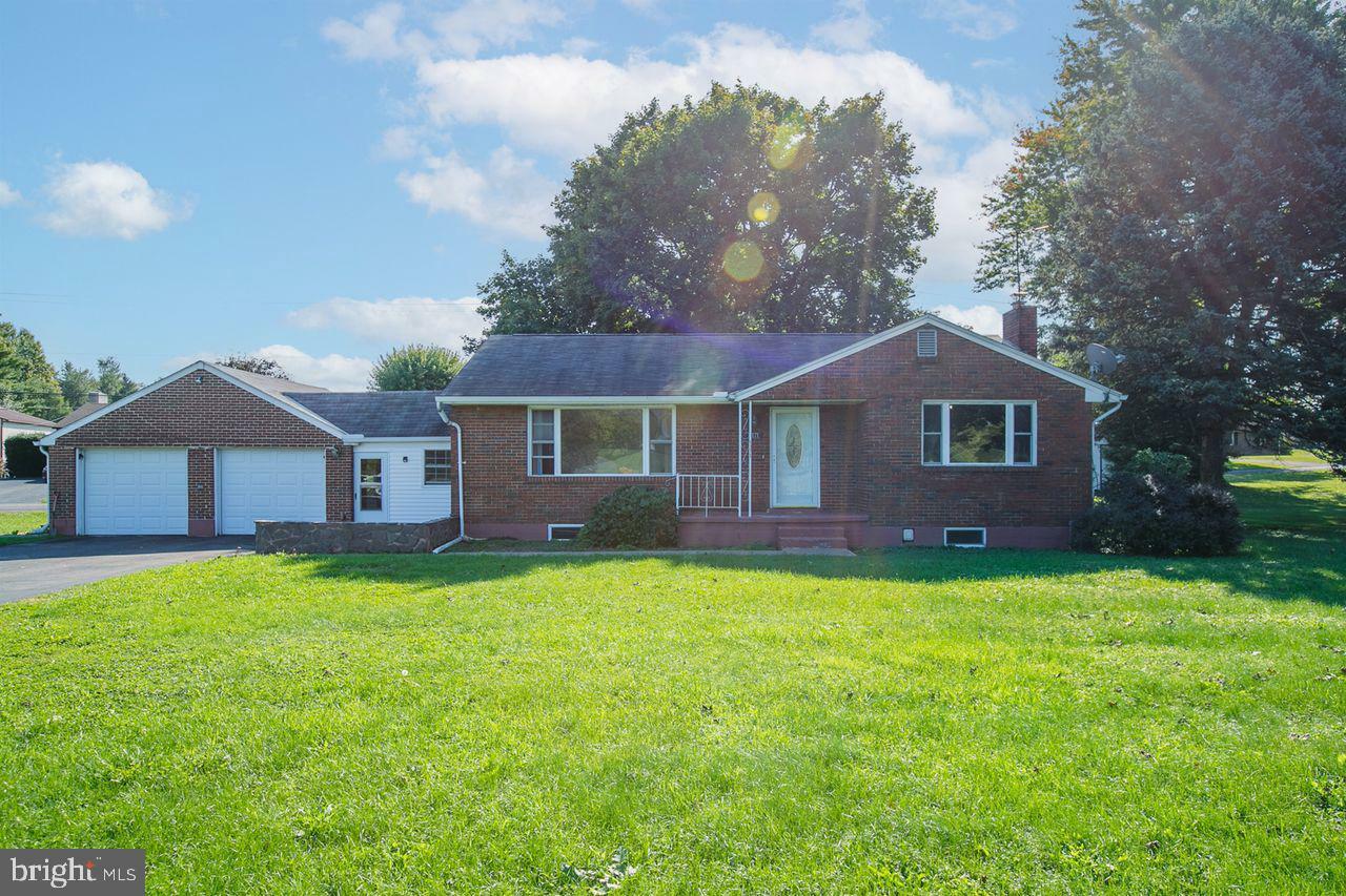 Property Photo:  1171 Boiling Springs Road  PA 17055 