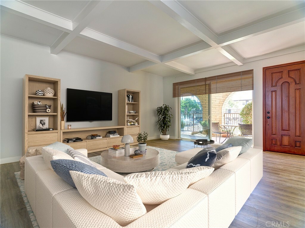 Property Photo:  375 E 36th Street 6  CA 90807 