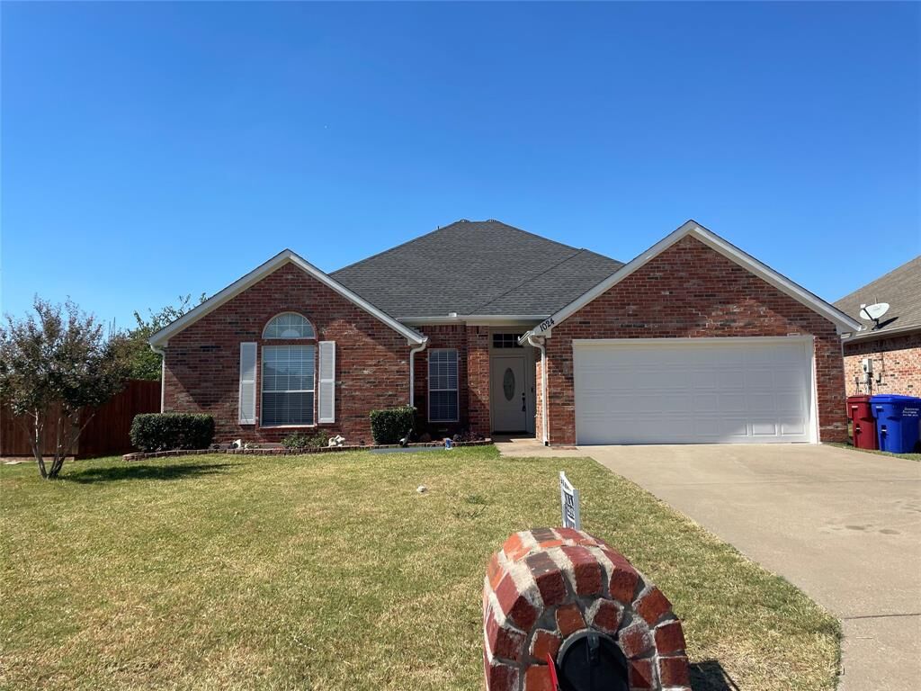 Property Photo: 1024 Oak Grove Lane TX 75189