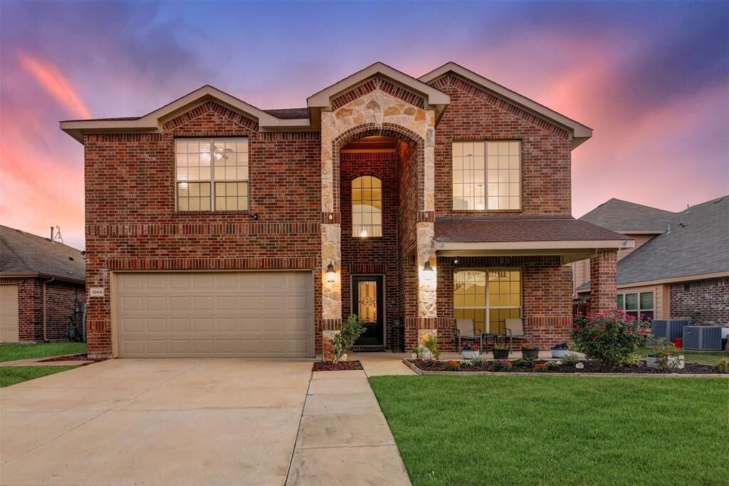 Property Photo: 1066 Carpenter Court TX 75166