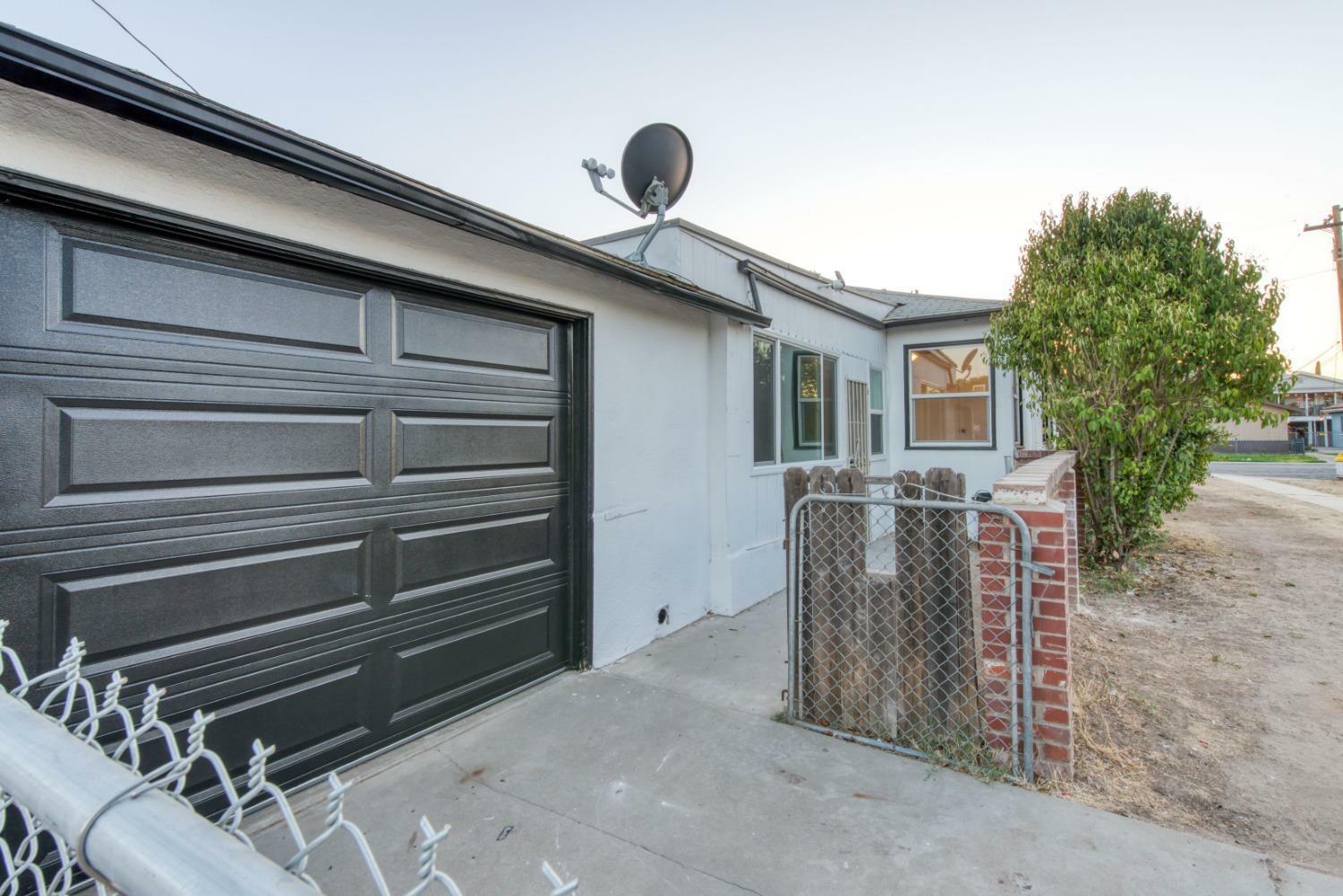 Property Photo:  1664 N Teilman Avenue  CA 93705 