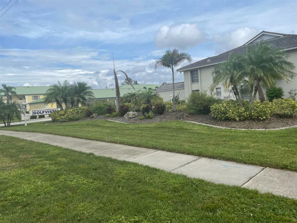 Property Photo:  932 Capri Isles Boulevard 118  FL 34292 