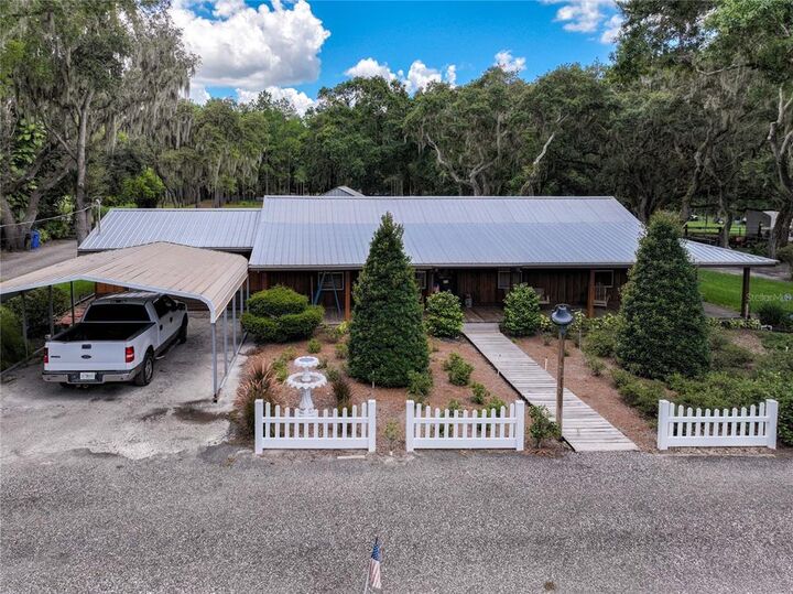 Property Photo: 7812 Turkey Creek Road FL 33567